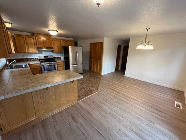 Building Photo - 3 Bed/2 Bath Single Level Home in NE Bend - Near St. Charles