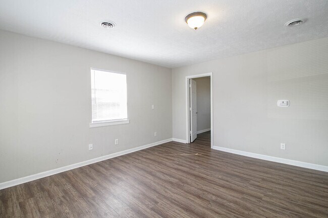 Building Photo - 20-420 Thompsonville Ln
