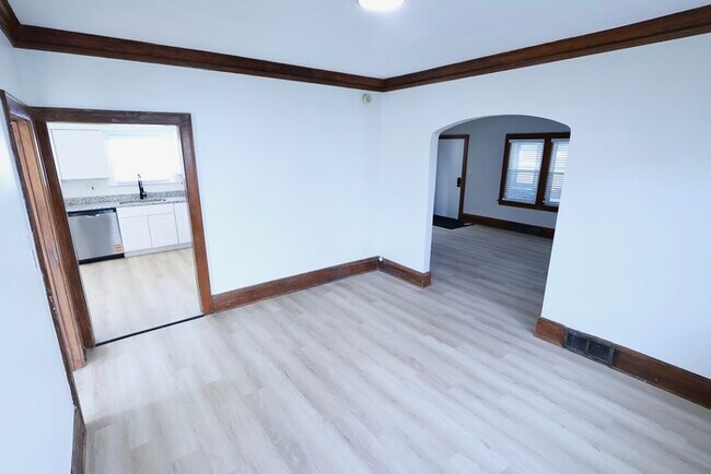 Building Photo - 295 Noble Ave