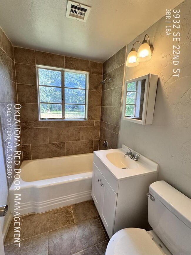 Building Photo - 3932 SE 22nd St