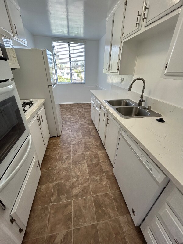 Building Photo - 12221 San Vicente Blvd