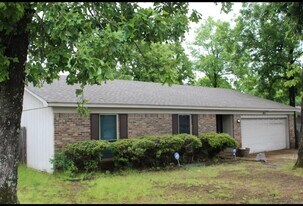 Building Photo - 1412 Green Mountain Dr