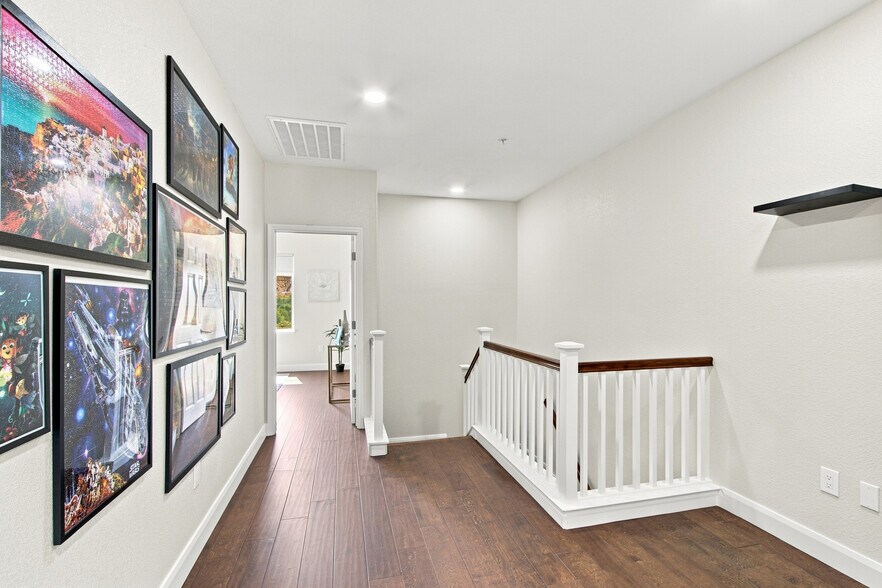 Building Photo - 37 Esfahan Dr