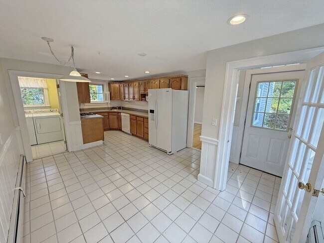 Building Photo - 52 Littleton Rd
