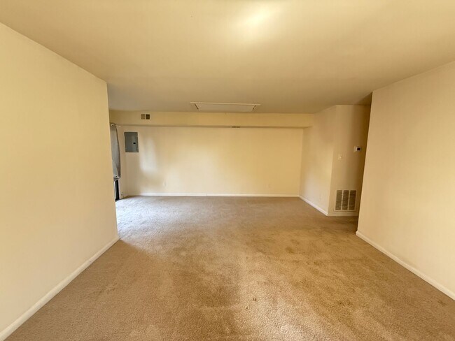 Building Photo - 8415 Benecia Ct