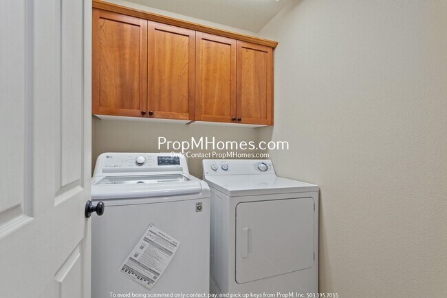 Building Photo - Cozy Two Bedroom Townhome in the Heart of ...