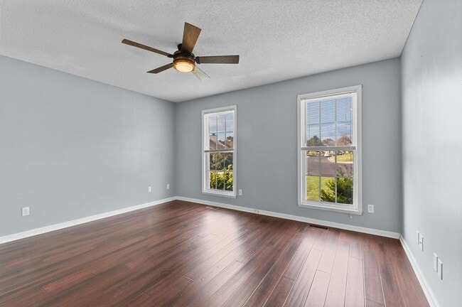 Building Photo - Welcome to your Perfect Home:  3BD, Hardwo...
