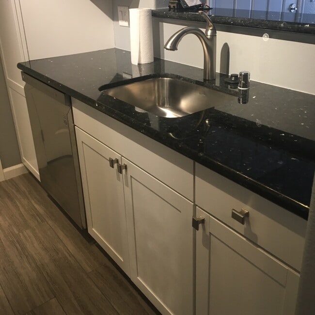 Building Photo - Stylish Upgraded One-Bedroom Condo in a Gated Community!