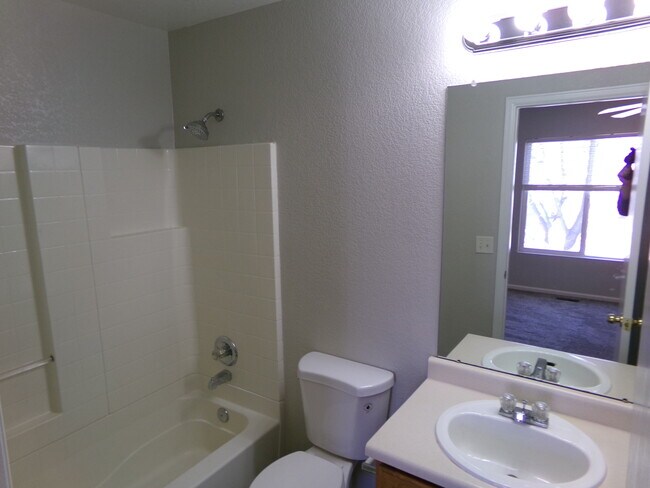 Building Photo - 3520 Warren Farm Ct