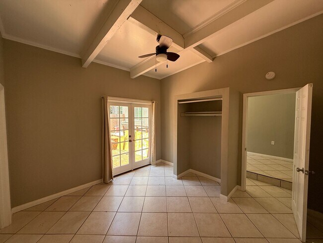 Building Photo - Huge 7 bed 3 bath house on Adobe (Lease ou...