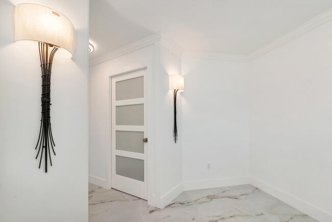 Building Photo - 331 Tequesta Dr