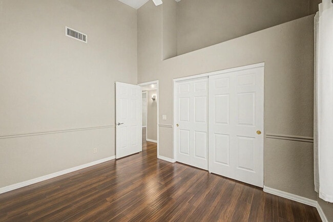 Building Photo - 6126 E Juniper Ave