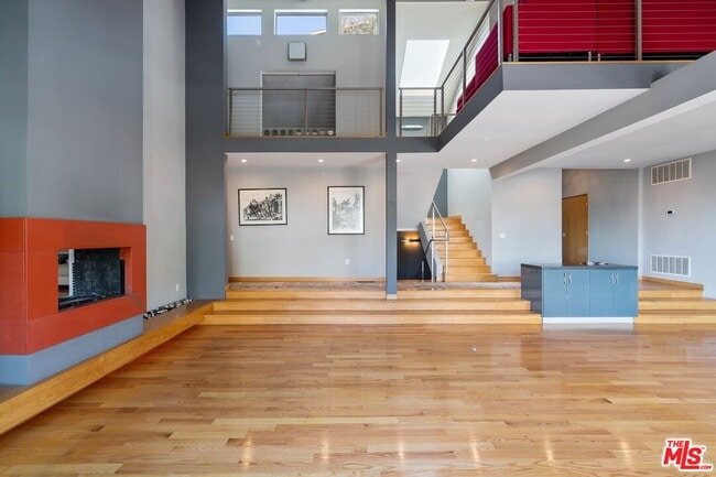 Building Photo - 8614 Hollywood Blvd