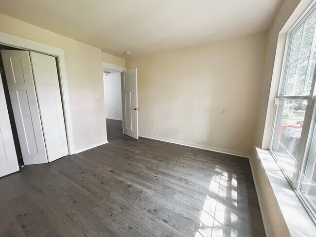 Building Photo - 248 Craftsman Cir