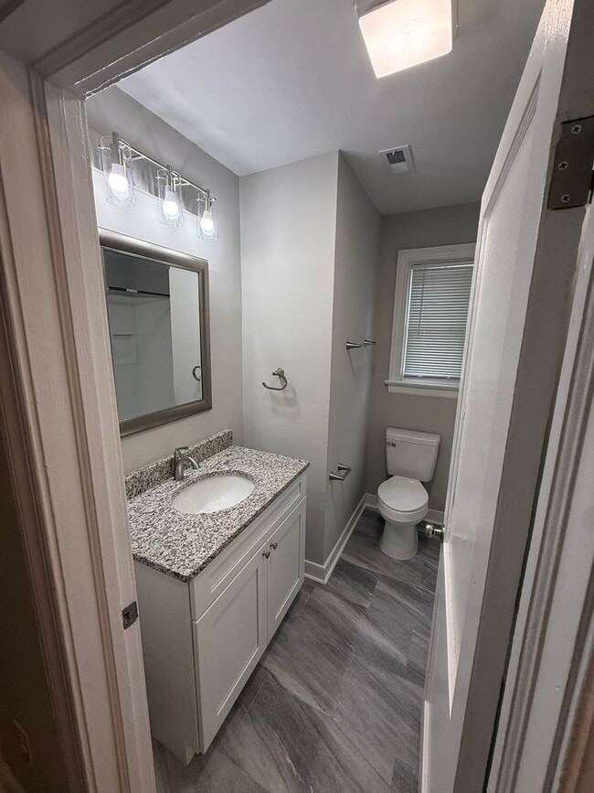 Building Photo - Great renovated 2 bedroom house in Richmond