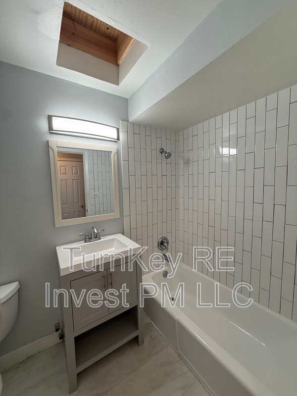 Building Photo - 2124 14th Ave