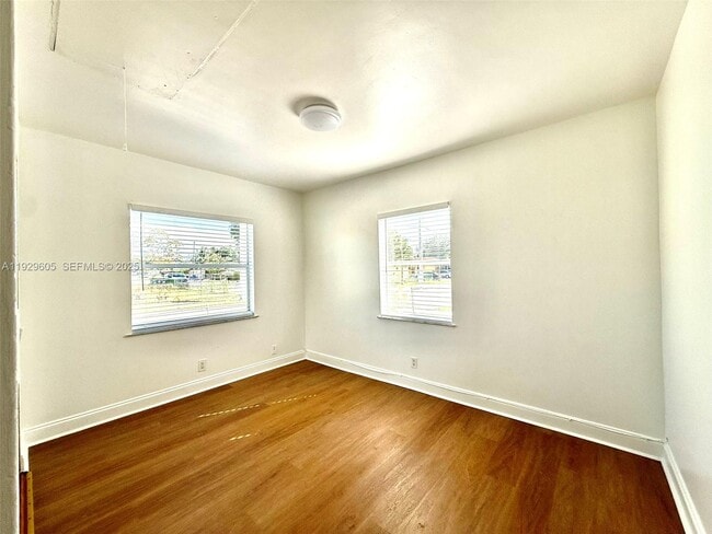 Building Photo - 2403 Scott St