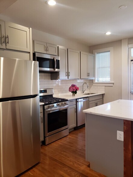 Kitchen - 410 Cornwall St