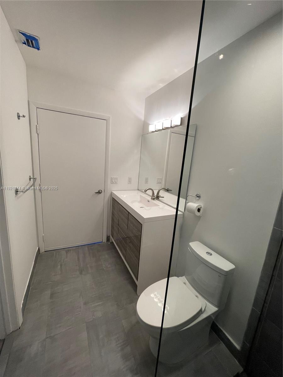 Building Photo - 444 NE 30th St