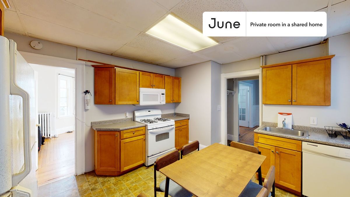 Building Photo - Room in Shared 6 bed/2 bath home