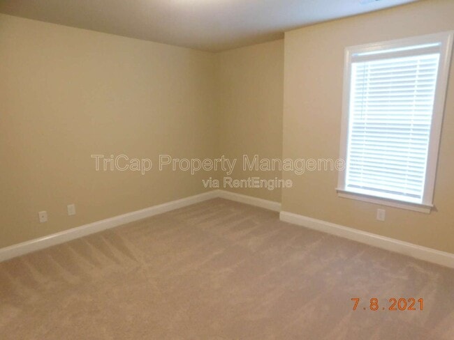 Building Photo - 8030 Upper Lake Dr