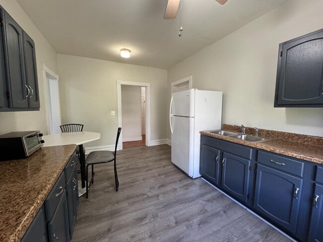 Building Photo - 301 W Beverley St