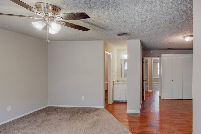 Building Photo - Available June 1st! 3 Bedroom 2 Bath East ...