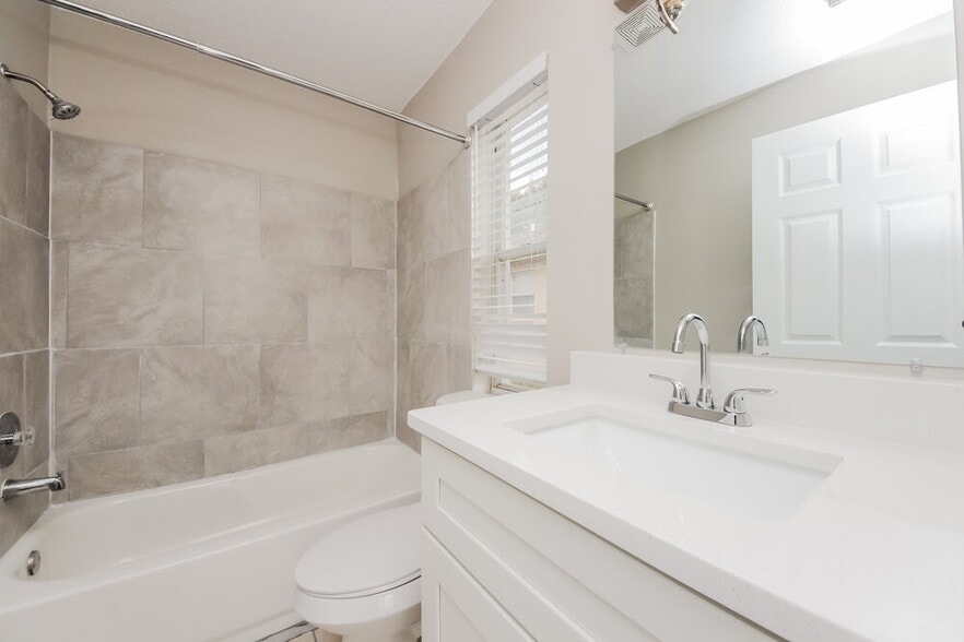 Building Photo - 2872 Woodruff Dr