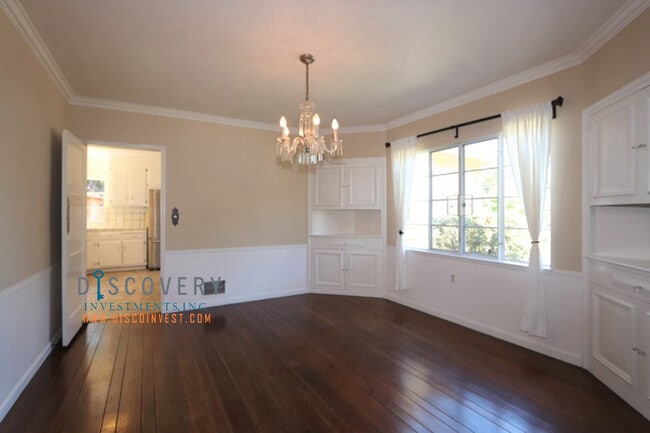 Building Photo - Oakmore Ranch Style Home