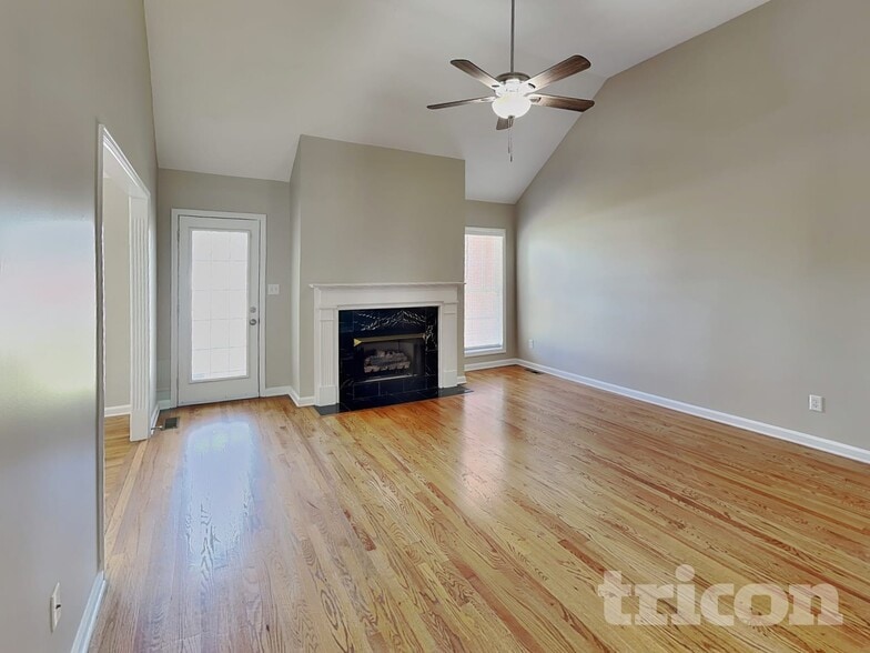 Building Photo - 1090 Pinehurst Dr