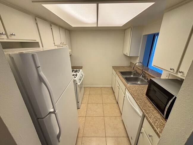 Building Photo - 4590 Carriage Park Dr