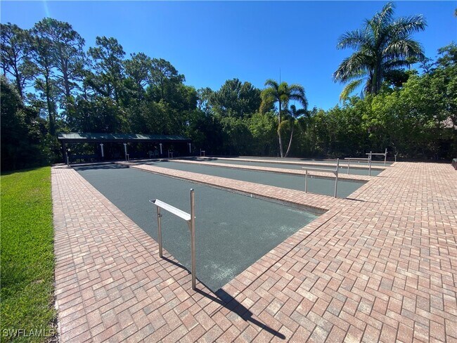 Building Photo - 15200 Cedarwood Ln
