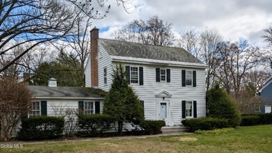 Building Photo - 1556 Dean St