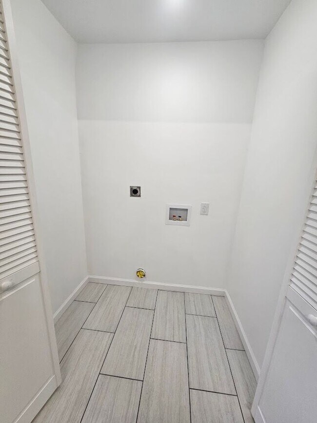 Building Photo - 71 Westgate Cir