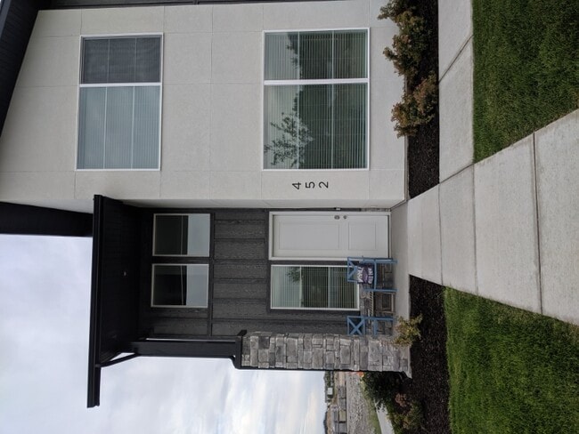 Building Photo - 452 W 85 S