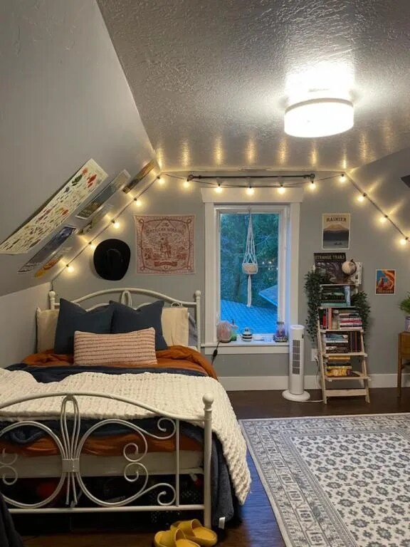 Building Photo - 684 E 400 N