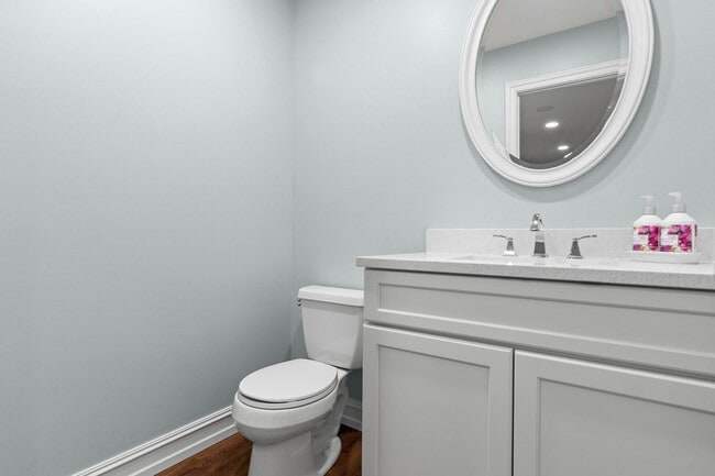 Building Photo - Haw Creek Gem