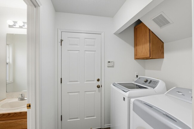 Building Photo - Beautiful 3-Bedroom Home for Rent – Spacio...