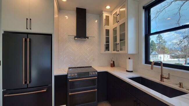 Building Photo - Station House Suite B is a stunning 2 bedr...