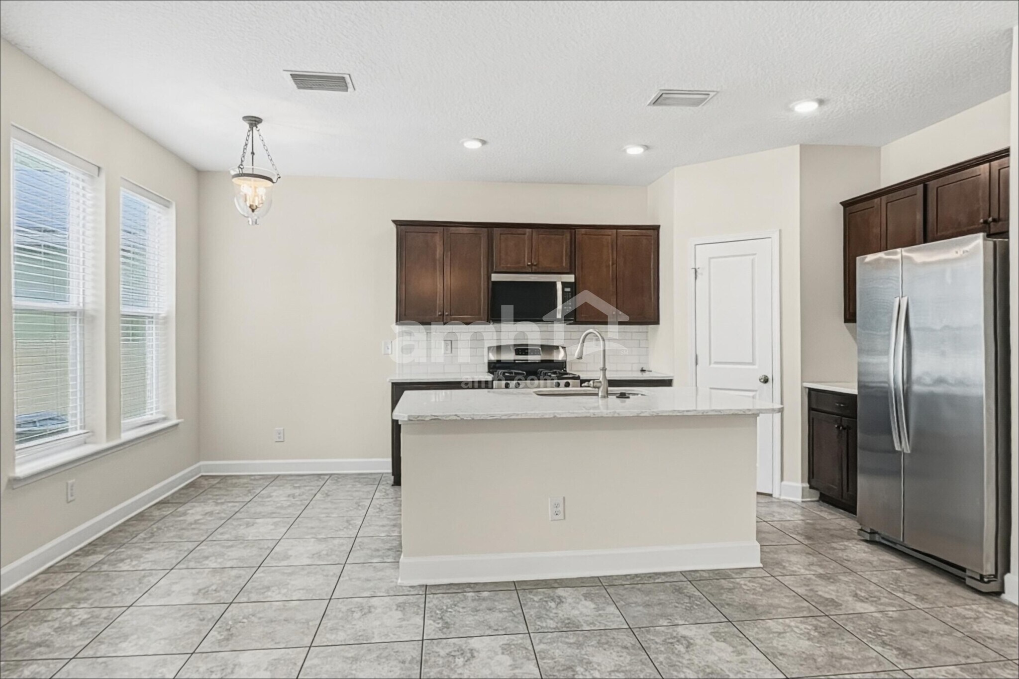 Building Photo - 31 Hiller Ln