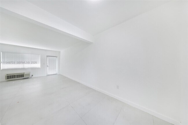 Building Photo - 6930 Rue Versailles Dr