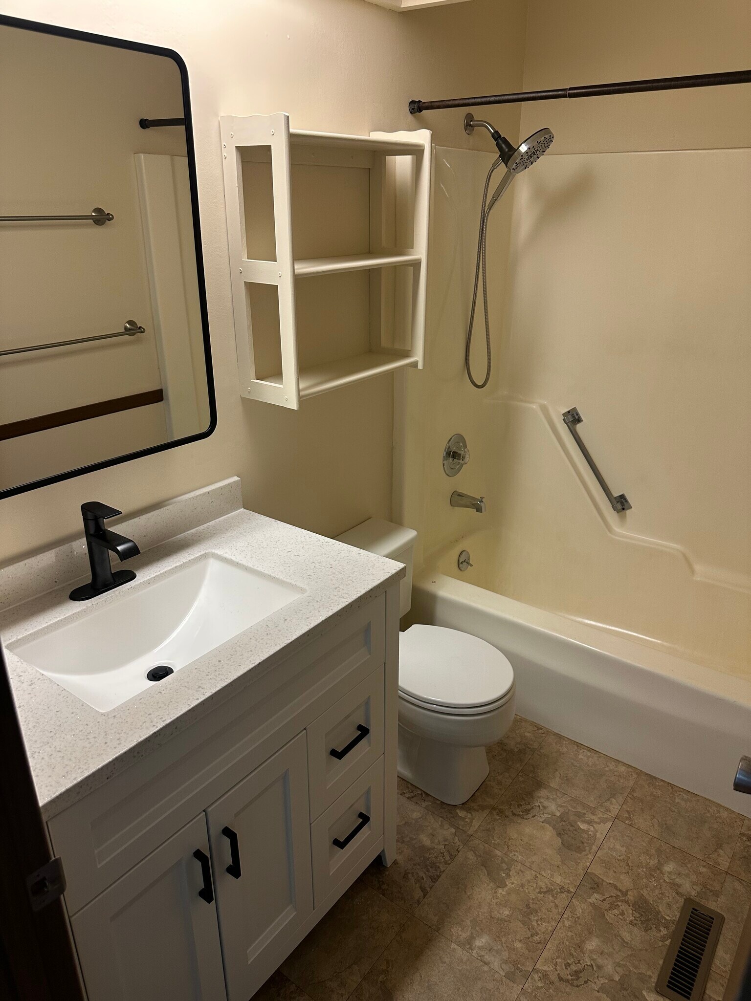 Building Photo - 2096 Fox Hollow Dr