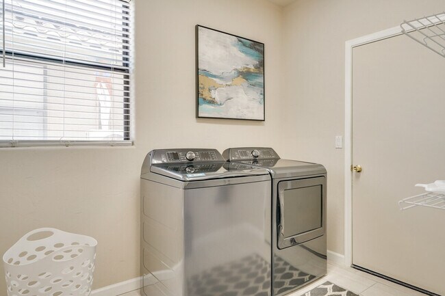 Building Photo - 1209 W Crystal Palace Pl