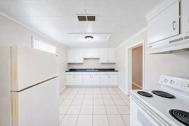 Building Photo - 3002 S Rybolt Ave