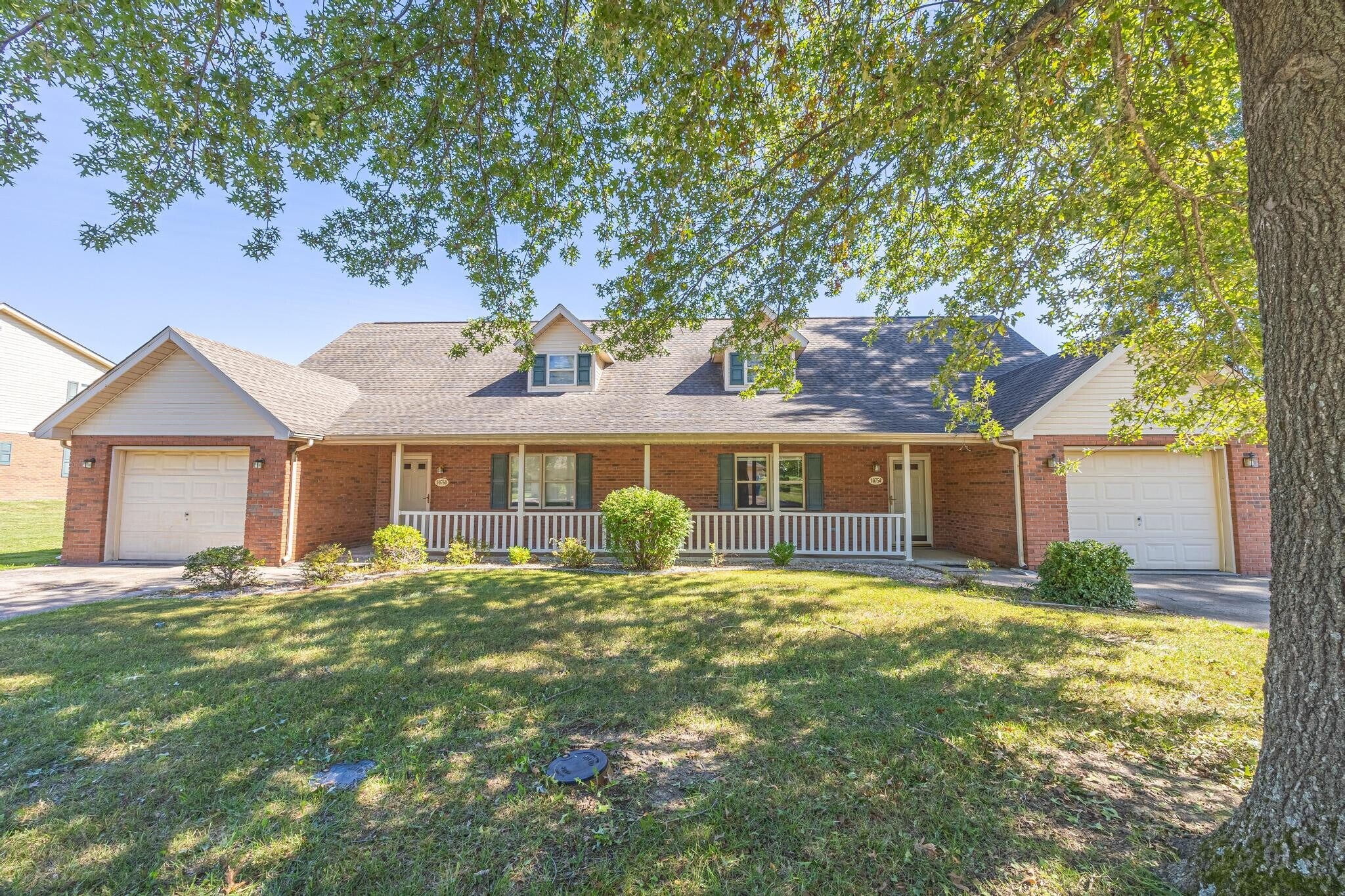 Building Photo - 10896 Oak Blvd