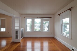 Building Photo - 55 Thorndike St