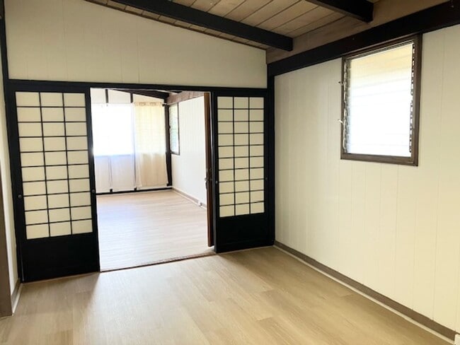 Building Photo - Spacious Single Family Home in Waialae-Kahala, $4,500-3 bedroom & Den, 2-bath