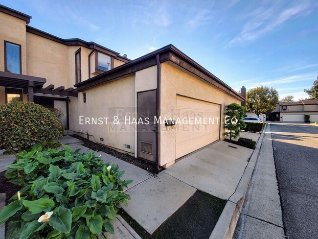 Primary Photo - Beautiful Attached Townhome in Wonderful G...