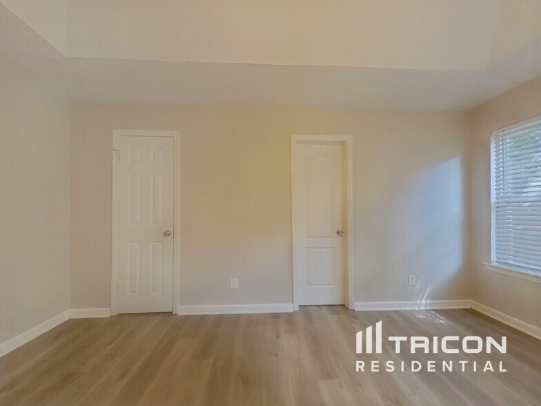 Building Photo - 10622 Cherry Cove