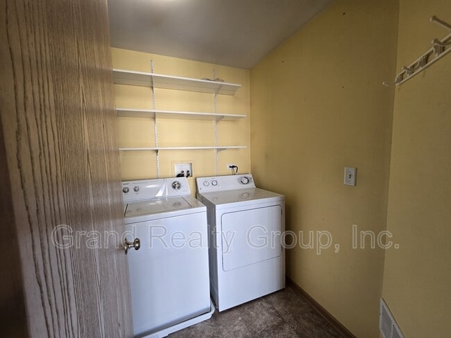 Building Photo - 1522 W Turtle Creek Ln